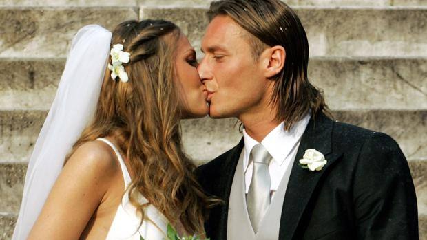 Nuove nozze. Francesco Totti e Ilary Blasi a 16 Nuove nozze. Francesco Totti e Ilary Blasi a 16